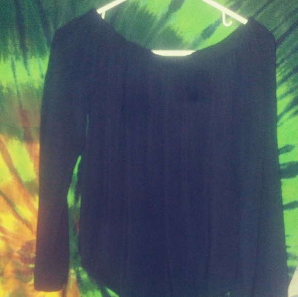 James & Erin Bell Sleeve Over shoulder top NWOT - Picture 3 of 5